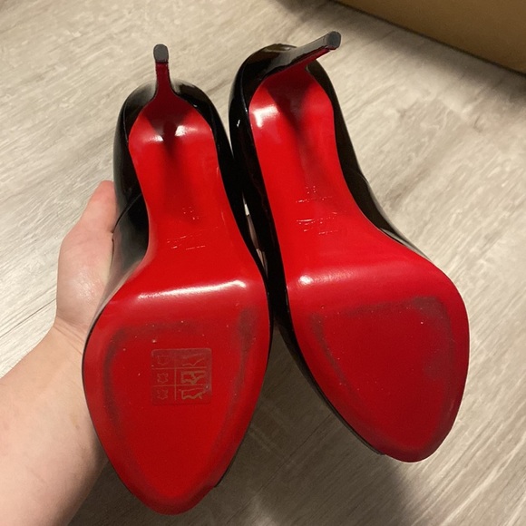 Louboutin Black Patent Very Prive Pumps Heels - 38 - Picture 7 of 12